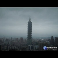 東北季風+華南雲雨影響　北東濕涼防大雨
