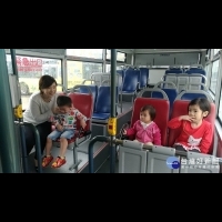 新北搭公車成人帶6歲以下免費兒童　人數放寬至4人
