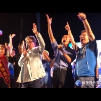韓國瑜「夜襲」唱「鑽向敵人的心臟」　人本基金會連署抗議
