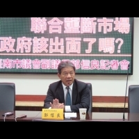 救菜農　南市副議長郭信良捐選舉補助款買高麗菜送民眾