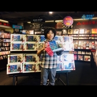 馮羿正式進軍國際樂壇  推出聖誕音樂禮盒獻樂迷