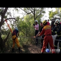 73歲阿嬤失足滑跌落山谷　消防分隊獲報搶救