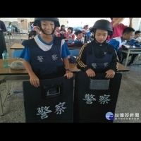 國小學童參訪警局　體驗當一日警察