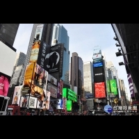 「台灣之光」進駐時代廣場、華爾街　OMAR威士忌創意廣告驚艷紐約客