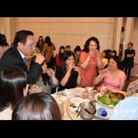 台南市郭綜合醫院望年會　員工們盛裝參與共歡樂
