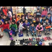 彰化家扶「童心鞋力」　3200名孩子穿新鞋過新年