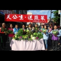 彰化元清觀慶祝「天公生」　發送千份蔬菜民眾大排長龍