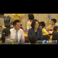 小英總統造訪竹市　陪學童吃午餐逛市區