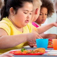 垃圾食品網路廣告花樣百出，WHO：會導致兒童肥胖