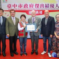中市頒獎表揚傑出績優人士　旅台外國人Margevicius獲頒榮譽市民