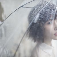 影／「女雨神」封號名不虛傳　邵雨薇從東京治裝起微雨連連
