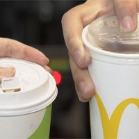 麥當勞響應減塑政策 推免吸管杯蓋