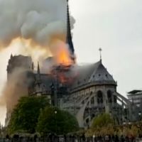 巴黎聖母院失火 尖塔倒塌 可能和維修工程有關