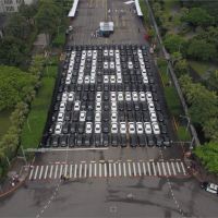 UBER不滿修法影響生計 萬名司機凱道排字抗議