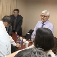 中選會主委人事案過關 藍酸李進勇「三秒勇」