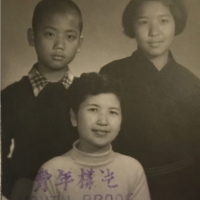 從小被當智障，卻因母親的態度克服學習障礙，成了台灣學者