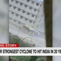 印度遭熱帶氣旋侵襲釀淹水、斷電！機場、港口被迫關閉