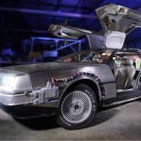 洛杉磯博物館舉辦「好萊塢科幻汽車展」 近距離接觸《回到未來》時光機