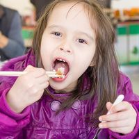 孩子學會正確使用筷子 有助遠離肥胖風險