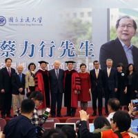 領導台灣半導體與電信產業　蔡力行獲交大名譽博士