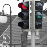 交通號誌也智慧化！即時偵測路人活動變換燈號　有望改善堵塞情況