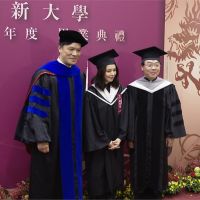 不老女神徐若瑄碩士畢業 獲頒世新「傑出表現獎」