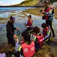 綠島生態旅遊:烤柴魚挑花生!綠島深度旅遊Top5,玩法大解密