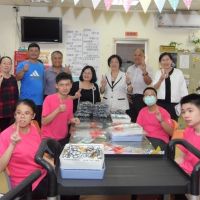視察身心障礙福利服務中心　王惠美與身障朋友共餐