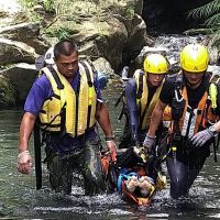 屏東神山瀑布2男子溺水　送醫急救