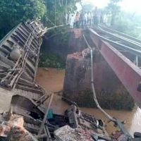 孟加拉火車墜河 已經五死逾百傷