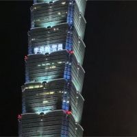 「謝謝您們的愛！」101大樓點燈悼念李承翰與陳爸