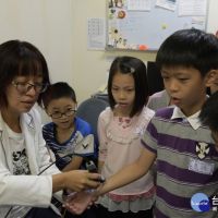 大林慈濟醫院小小醫師營　帶領小朋友認識身體構造