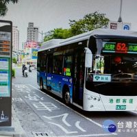 高市建置38座智慧站牌　螢幕能顯示3條以上公車動態