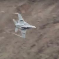 美海軍F18墜加州沙漠 飛行員生死未卜
