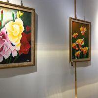 自閉症青年畫家開畫展 「花的世界」現熱情