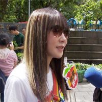 歌手金瑞瑤帶18歲獨子 義賣地瓜葉做公益