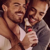 可口可樂廣告觸及同志愛 匈牙利有團體發起抵制