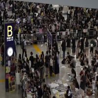 香港反政府群眾繼續癱瘓機場