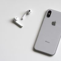 沒了手機耳機孔原本遭罵翻 但這卻成為了Apple的金雞母！