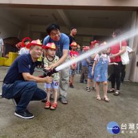 中市消防局三大隊辦一日小小消防員　建立學童正確救災觀念