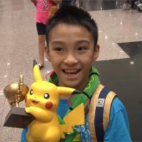 10歲吳比奪寶可夢世界冠軍！小小台灣之光返台