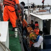 漁船在彰化縣王功外海翻覆六人獲救送醫