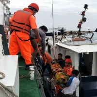 高雄籍漁船遭撞沉六人受傷 海巡找到疑似肇事貨輪