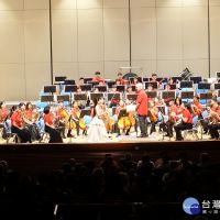 亞青管弦樂團亞洲巡演抵嘉　黃敏惠與民眾共度音樂時光