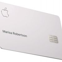 Apple Card 很嬌貴 放皮夾都得小心