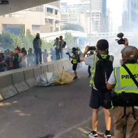 反送中／觀塘遊行發生警民衝突！警方發射催淚彈驅離