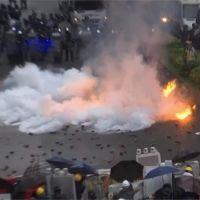 反送中／荃葵青遊行爆發警民衝突！警方首次發射實彈、水砲車清場