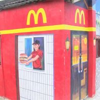 芳苑鄉漢寶村沒漢堡 彩繪「麥當勞小屋」讓村民過乾癮
