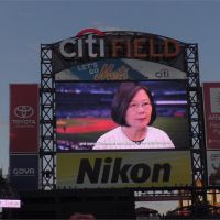 MLB／蔡總統「現身」大都會台灣日螢幕 蔡阿嘎登板開出好球