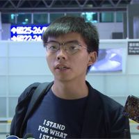 黃之鋒香港機場被捕！疑法庭搞烏龍